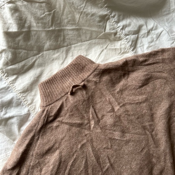 EUC Everlane The Cozy-Stretch Pullover - Picture 3 of 7